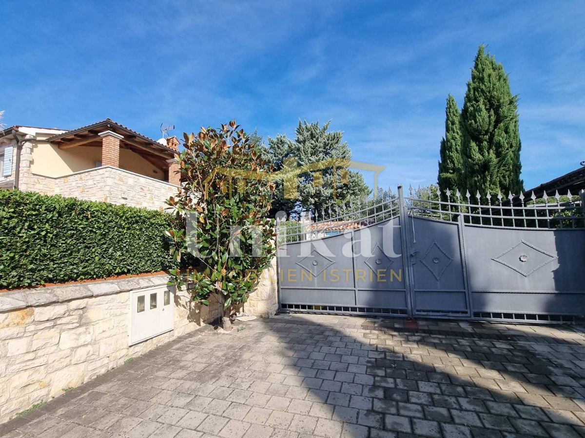 Dvojna hiša v istrskem slogu